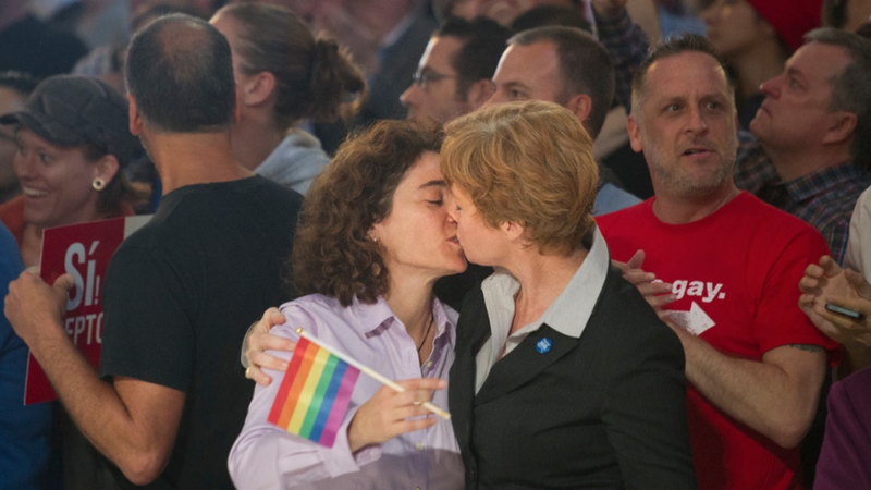 Illustration for article titled Emotional and Poignant Images From Today's DOMA & Prop 8 Celebrations